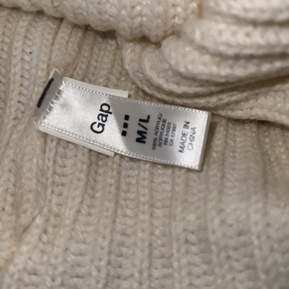 Two Woman’s GAP Hats - Picture 4 of 4